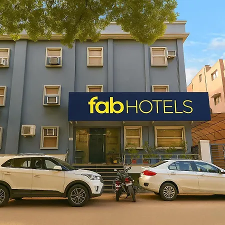 Fabhotel Lord Inn